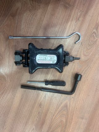 Gato y llave ruedas Chevrolet Aveo 2009