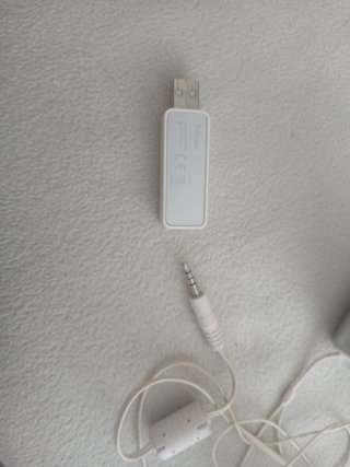 Altavoces Trust USB Plata y Blanco.  Com/16753