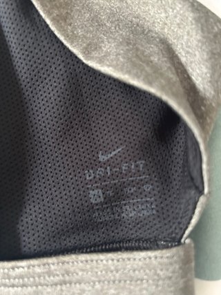 2 Tops Deportivos Nike