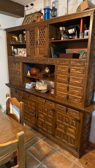 Mueble aparador madera maciza antiguo