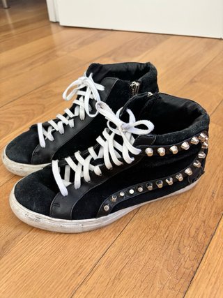 Zapatillas botín Scalpers ante negro tachuelas