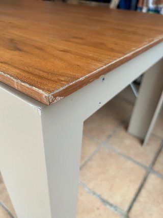 Mesa de comedor madera y metal, y sillas