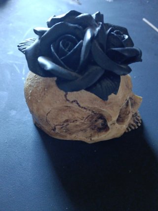 Quemador gótico incienso calavera flor negra