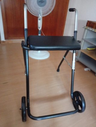 Andador para personas mayores con asiento