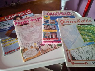 Lote 10 revistas de labores de punto y ganchillo