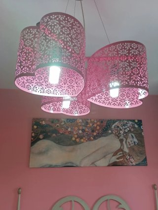 Lámpara de techo rosa