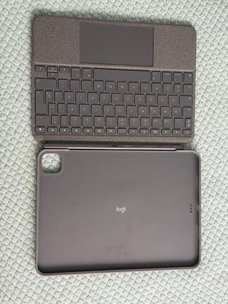 Logitech Combo Touch para iPad Pro 11 Español