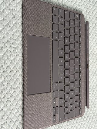 Logitech Combo Touch para iPad Pro 11 Español