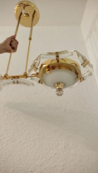 Lámpara de techo dorada para salón