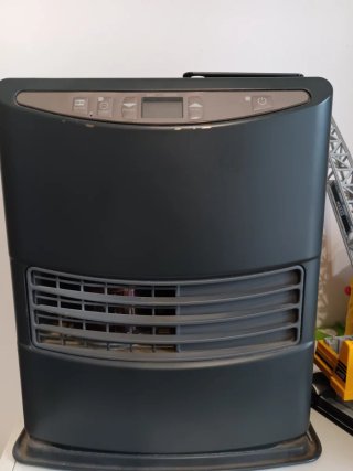 Calefactor de parafina negro y gris