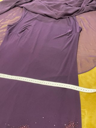 Vestido morado con pedrería