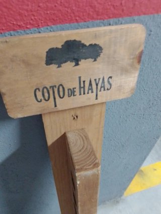 Botellero de madera rústico