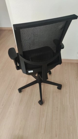 Silla de oficina ergonómica negra