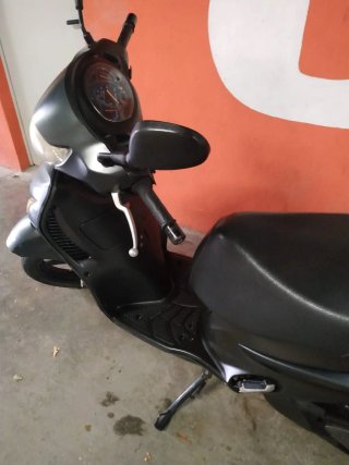 Suzuki Sixteen 125 Scooter Negra