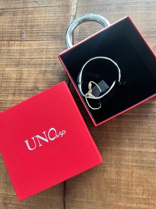 UNOde50. Brazalete bañado en plata de ley.
