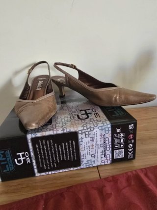 Zapatos Malú Beige y Dorado