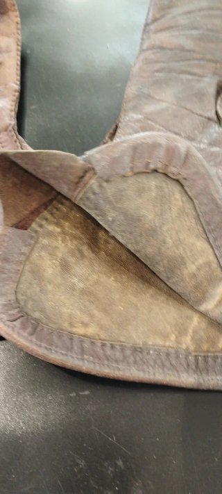 Juego de guantes antiguos.