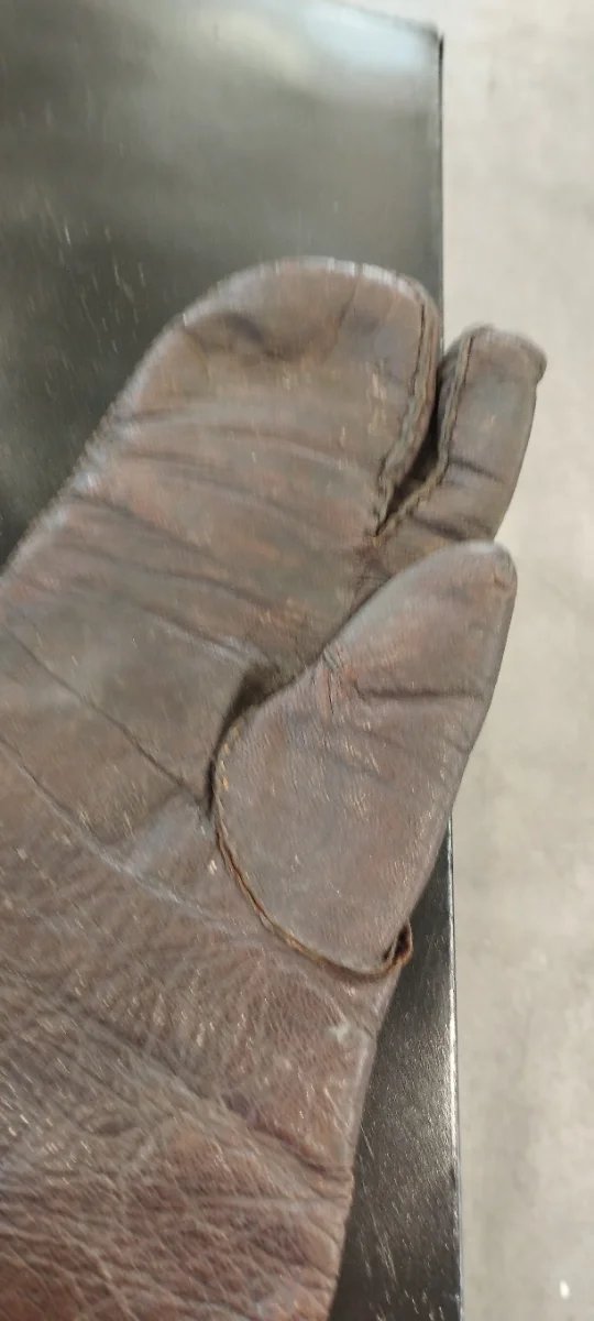 Juego de guantes antiguos.