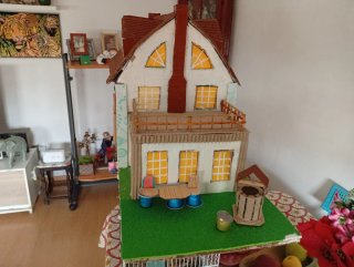 Casa de cartón decorativa