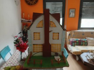 Casa de cartón decorativa