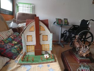 Casa de cartón decorativa