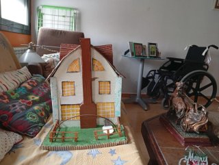 Casa de cartón decorativa