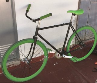 Bicicleta Fixie Negra con Ruedas Verdes
