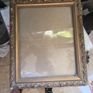 Marco de madera antiguo dorado