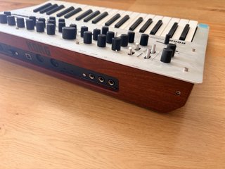 Korg minilogue Sintetizador Analógico