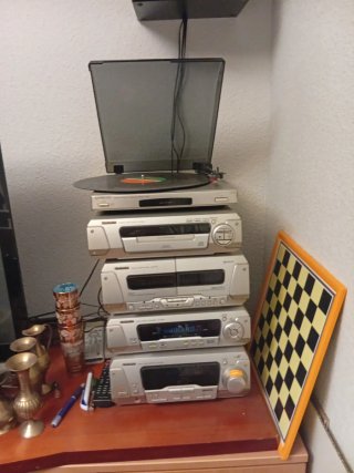 Cadena musical: Plato, CD y Cassette