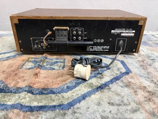 SINTONIZADOR AKAI AT2600