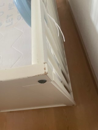 Cuna de madera con colchón