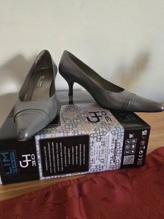 Zapatos de tacón plateados