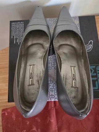 Zapatos de tacón plateados