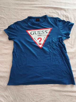 Conjunto Camiseta Guess y Pantalón Corto
