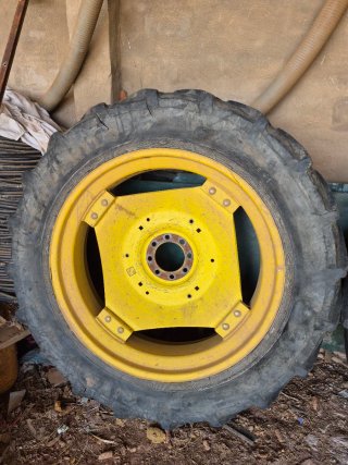 Juego de Ruedas Estrechas John Deere