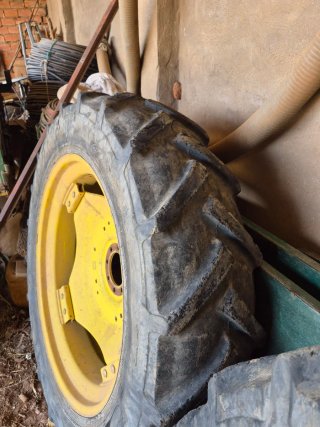 Juego de Ruedas Estrechas John Deere
