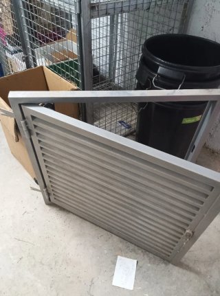 2 Ventanas galvanizadas con cerradura, 2 medidas
