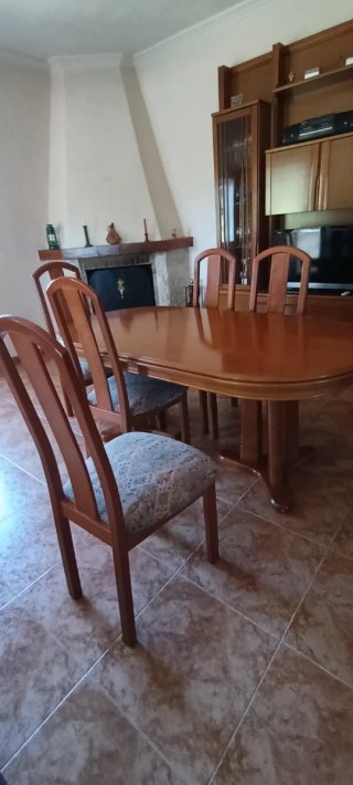 Mesa comedor y 6 sillas de madera