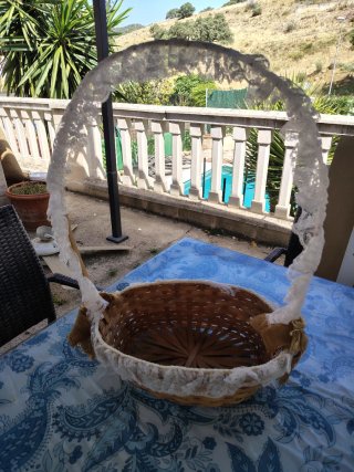 Cesta Mimbre Decorativa con Encaje
