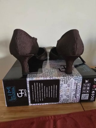 Zapatos de tacón marrones