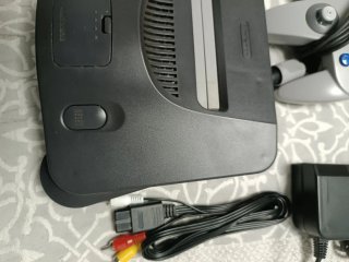 Nintendo 64 con Mario y Mario Kart