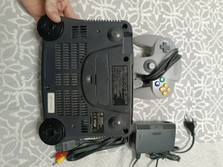 Nintendo 64 con Mario y Mario Kart