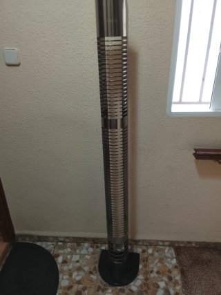 Columna porta CDs metálica