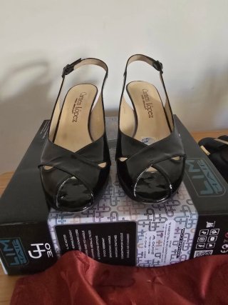 Zapatos de tacón Carmen López negros