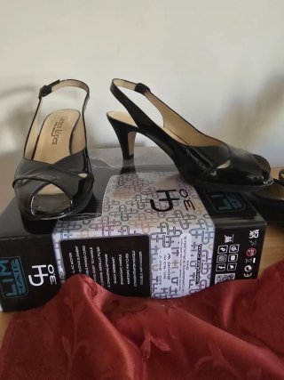 Zapatos de tacón Carmen López negros