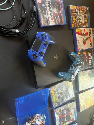 PS4 (PlayStation 4) con 2 mandos