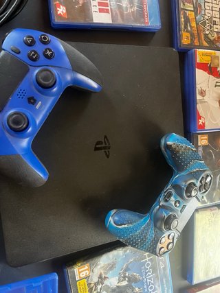 PS4 (PlayStation 4) con 2 mandos