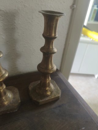 Candelabros antiguos de metal dorado