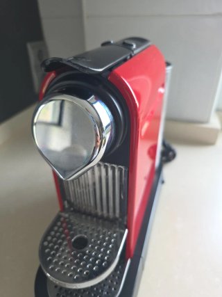 Cafetera Nespresso Krups Roja